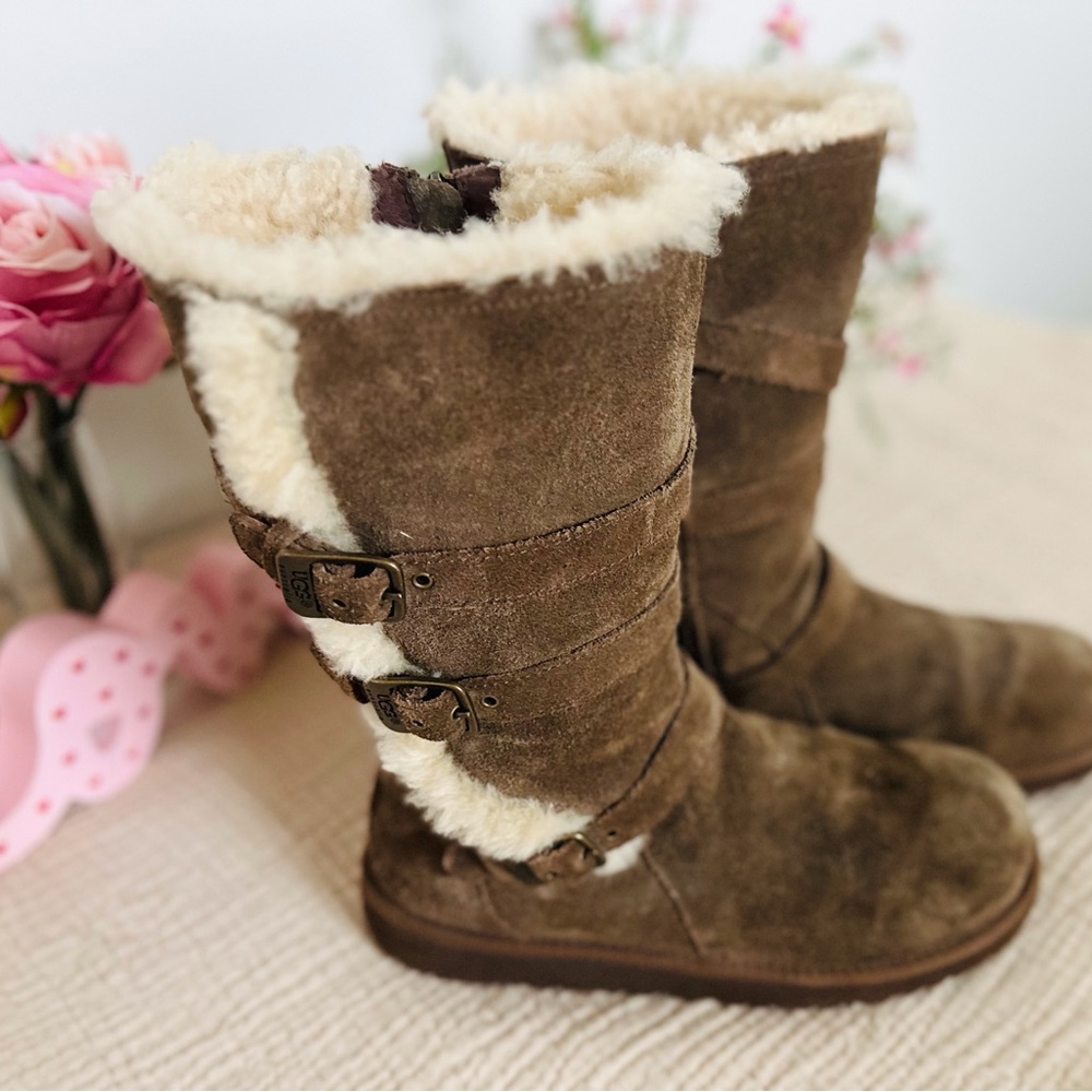Unique UGG tall boots, size 8